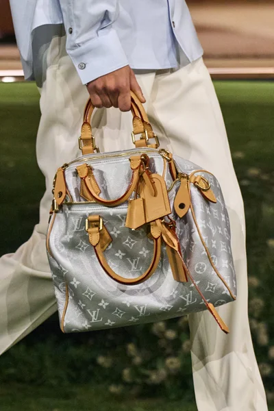 Look 22